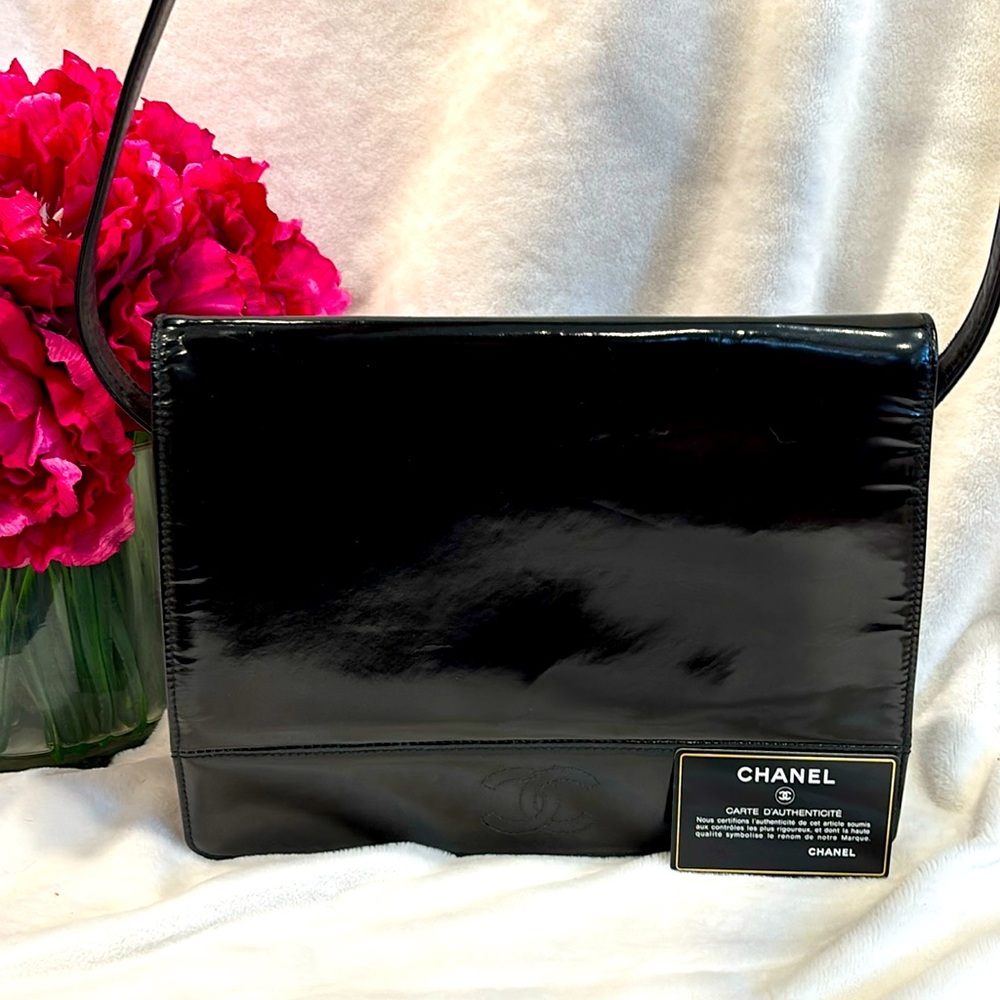 CHANEL Black Patent Leather CC Foldover Flap Shoulder Bag